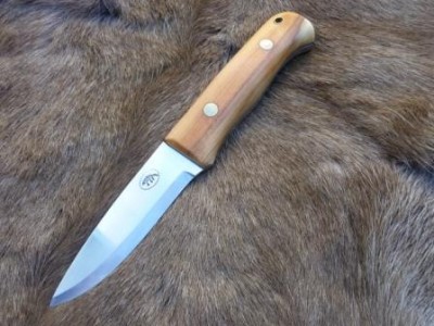 bushcraft-knife-yew-handle.jpg